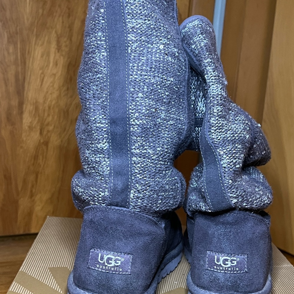 Ugg Camaya Boot In Charcoal, Size 9 - image 3